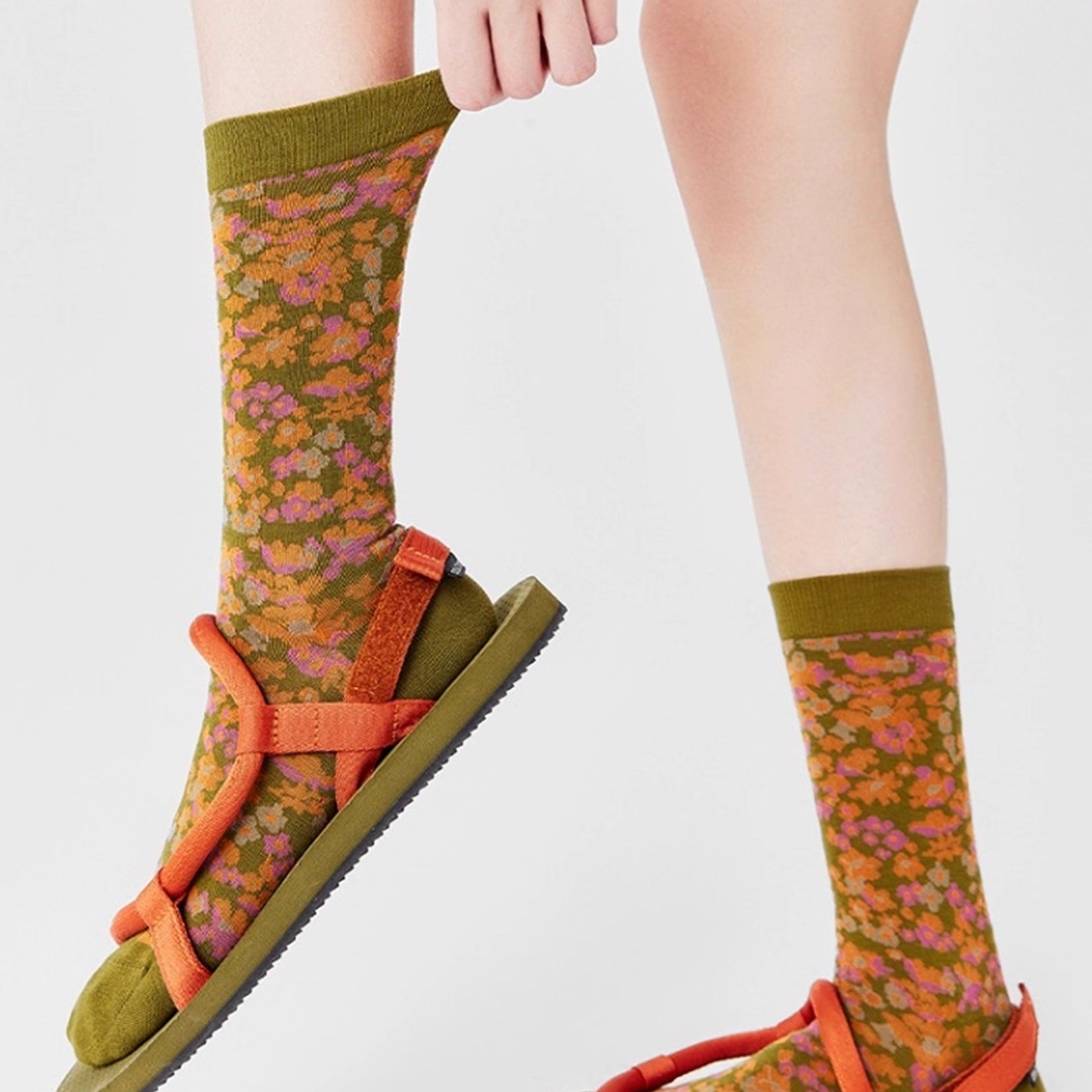 Floral mid-calf socks - olive
