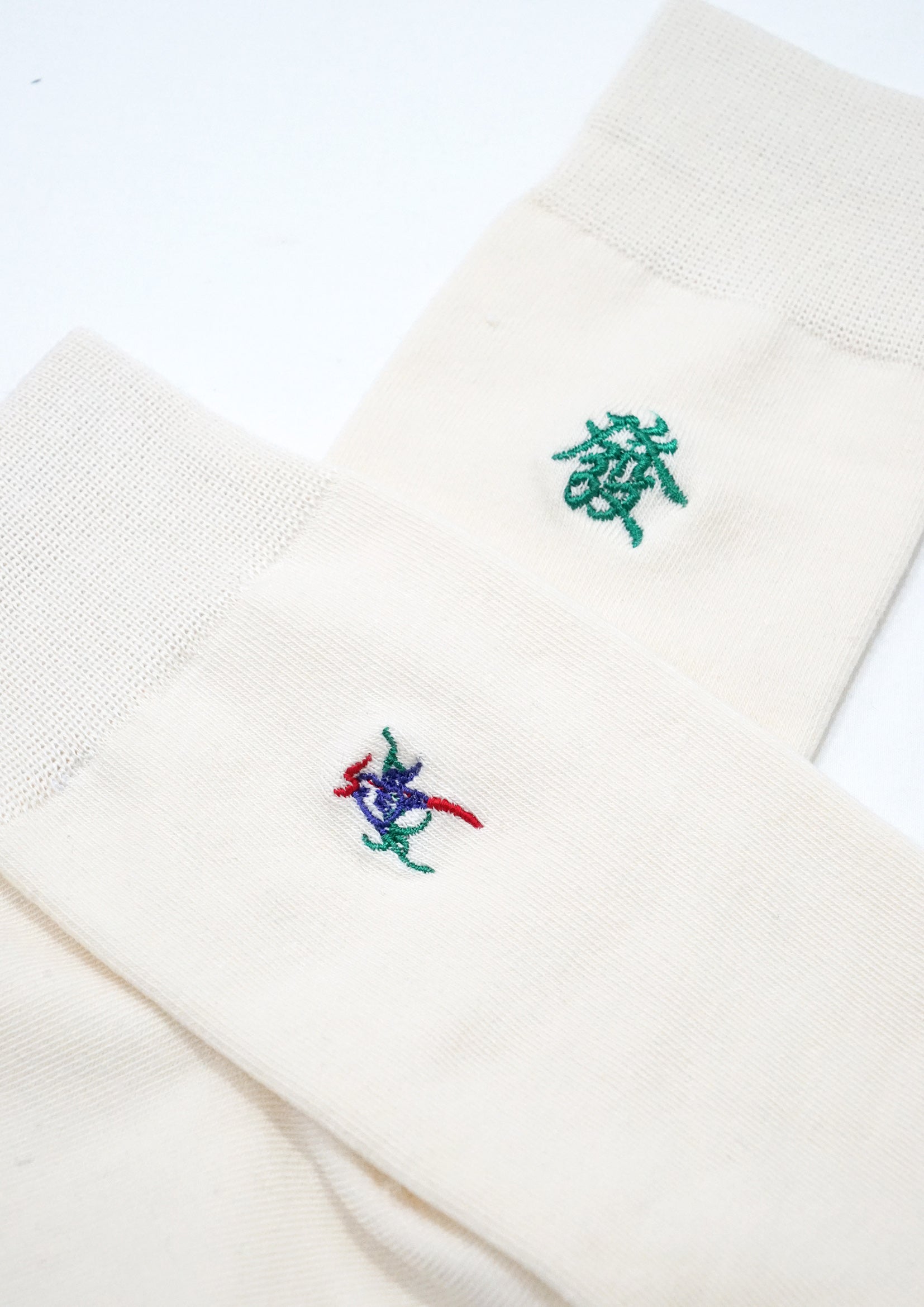 Mahjong embroidery mid-calf socks - white