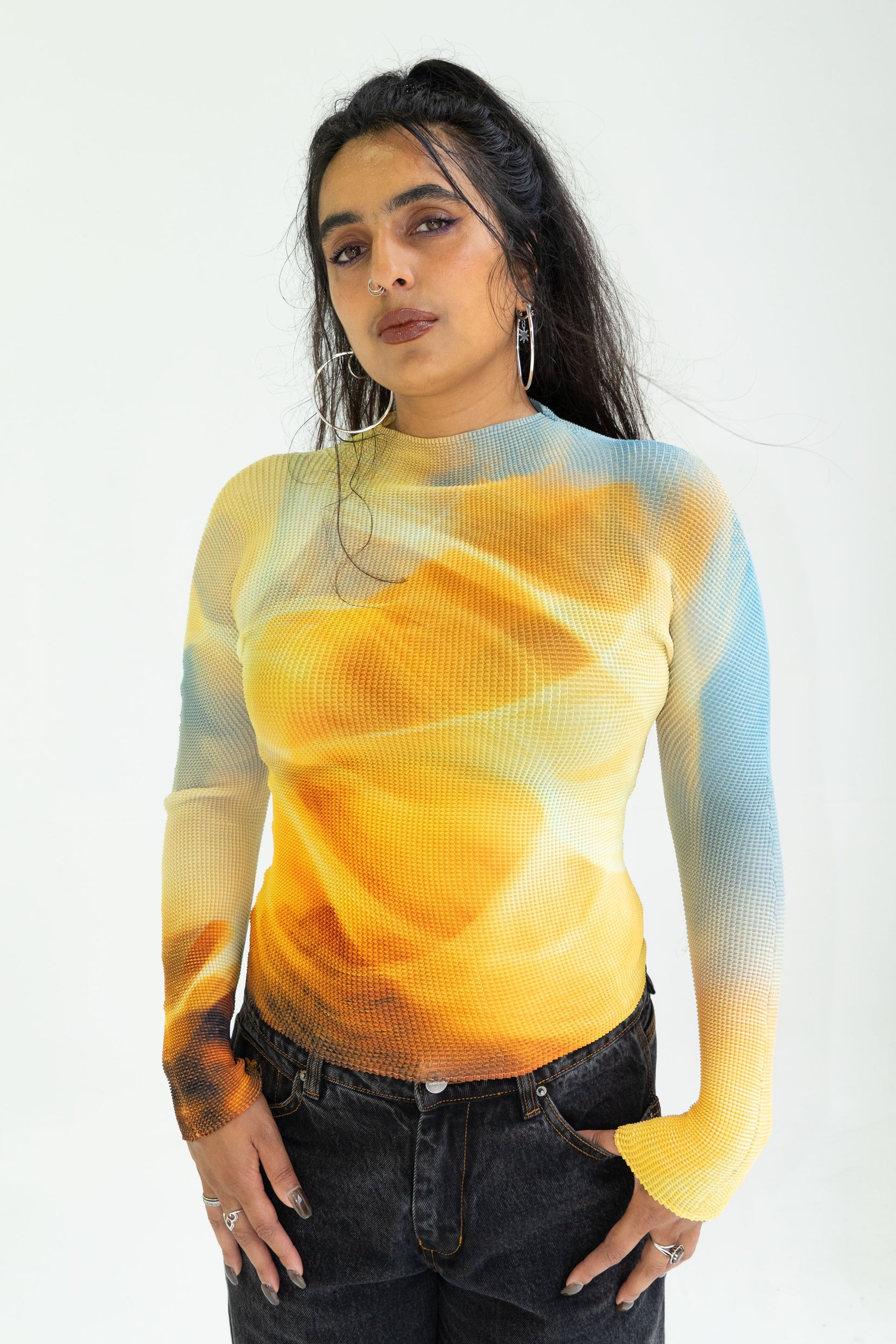 'Sandstorm' crinkle stretch tee - yellow