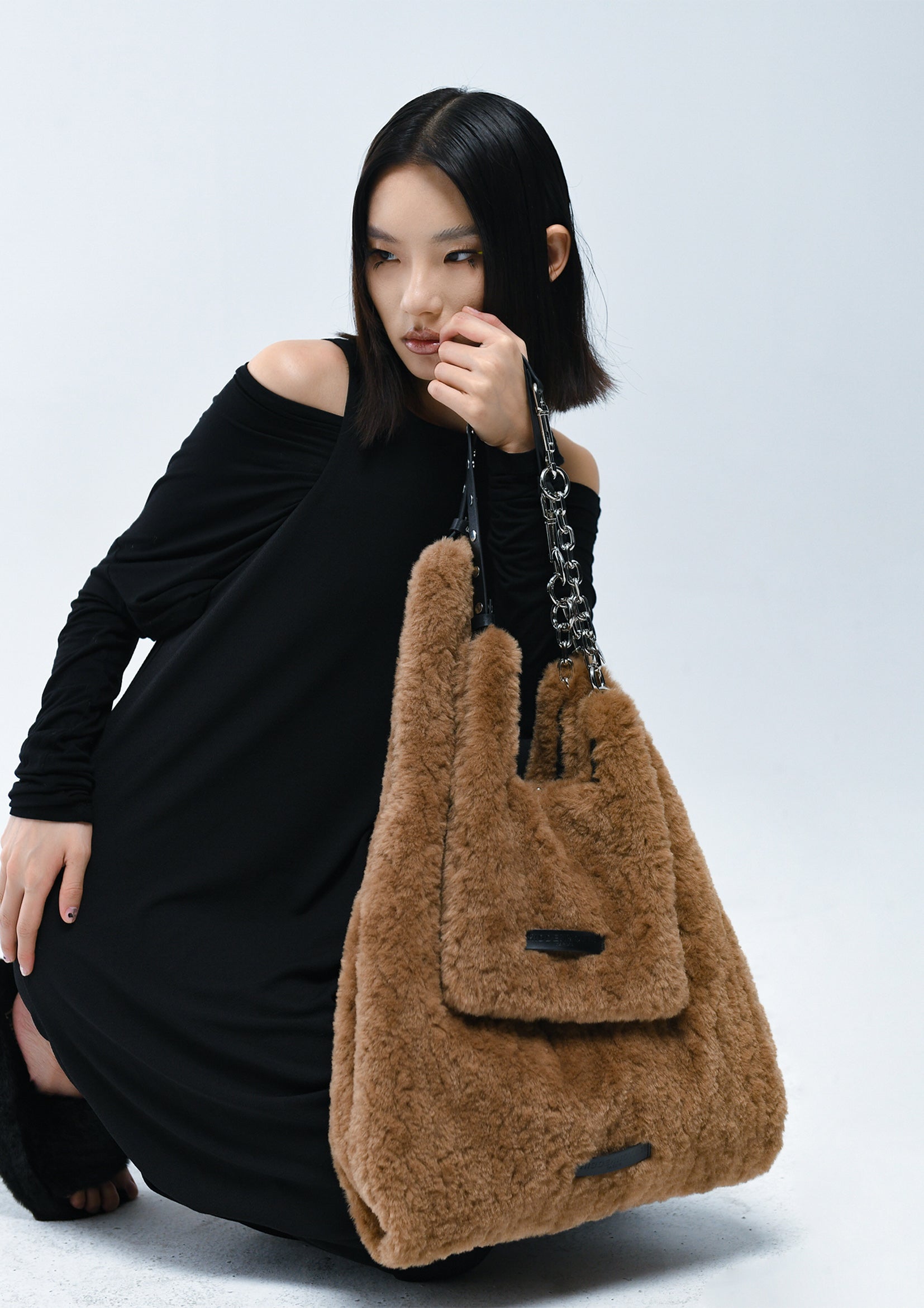 Fluffy mini tote bag - brown – Future Fusion Online