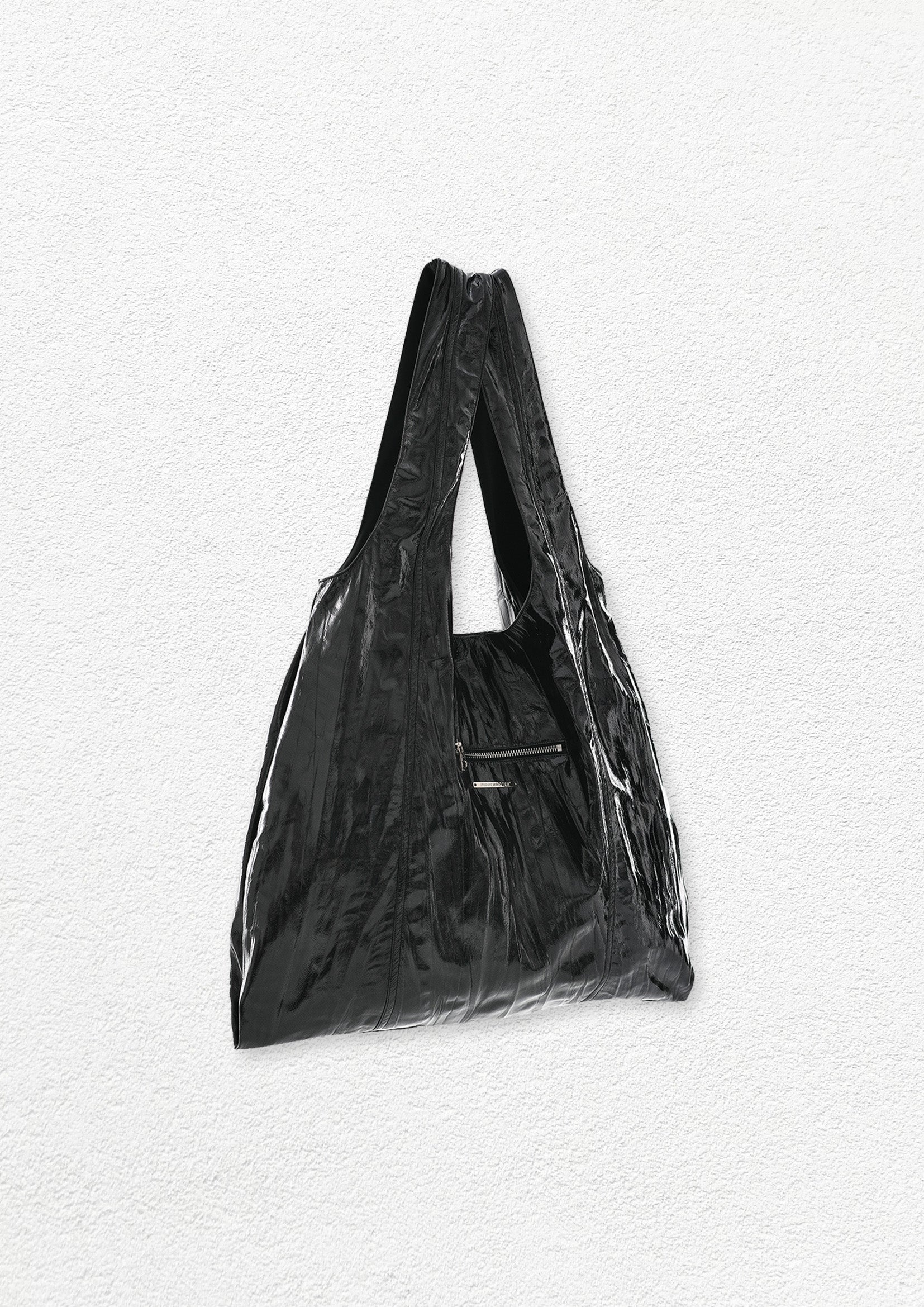 Crinkle vegan leather tote bag - blackCrinkle unisex patent vegan leather tote bag - black