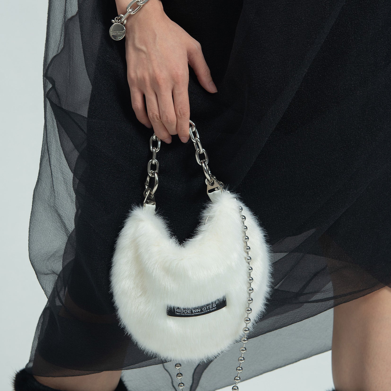 Fluffy shoulder/hand moon bag - white