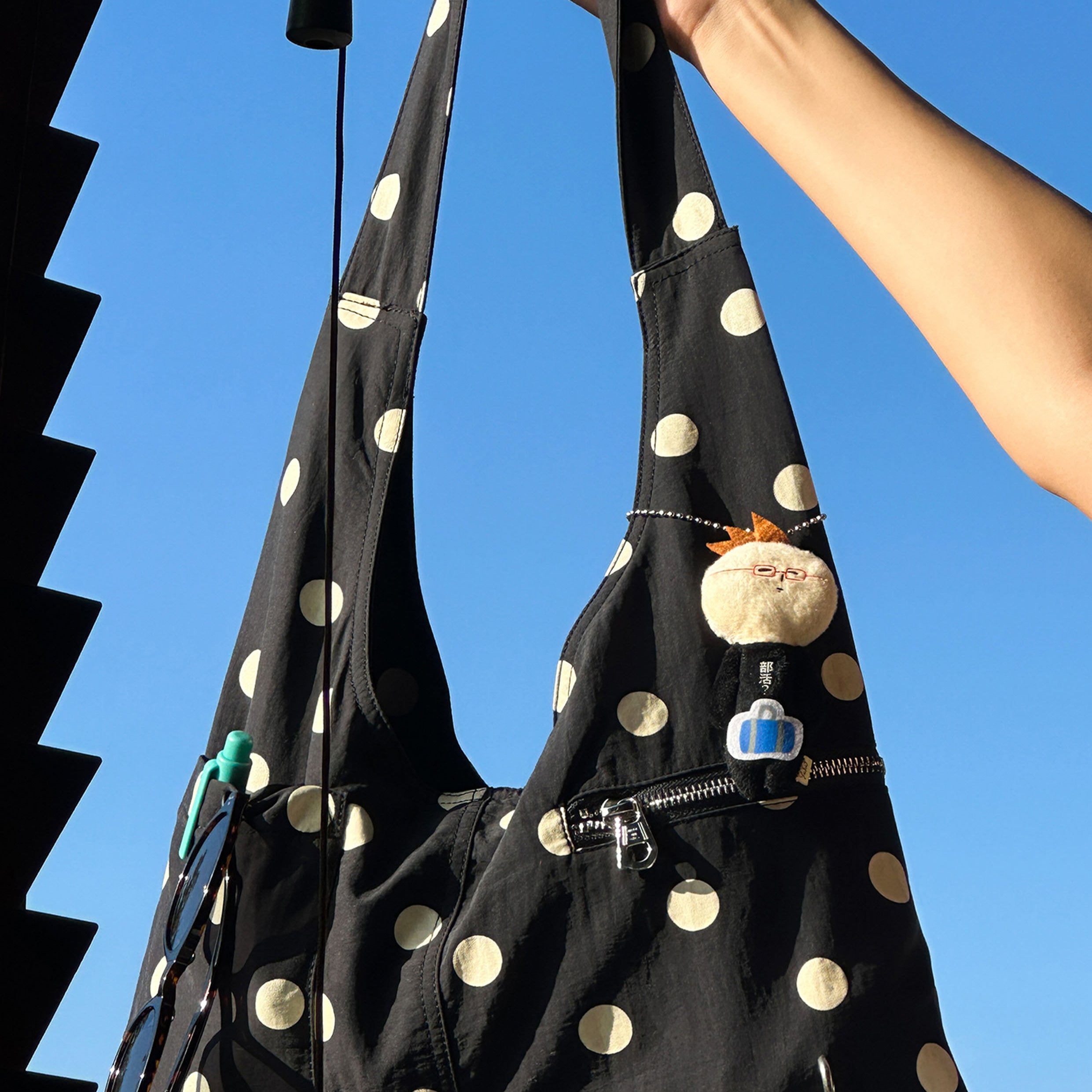 Polka dots shoulder bag - black