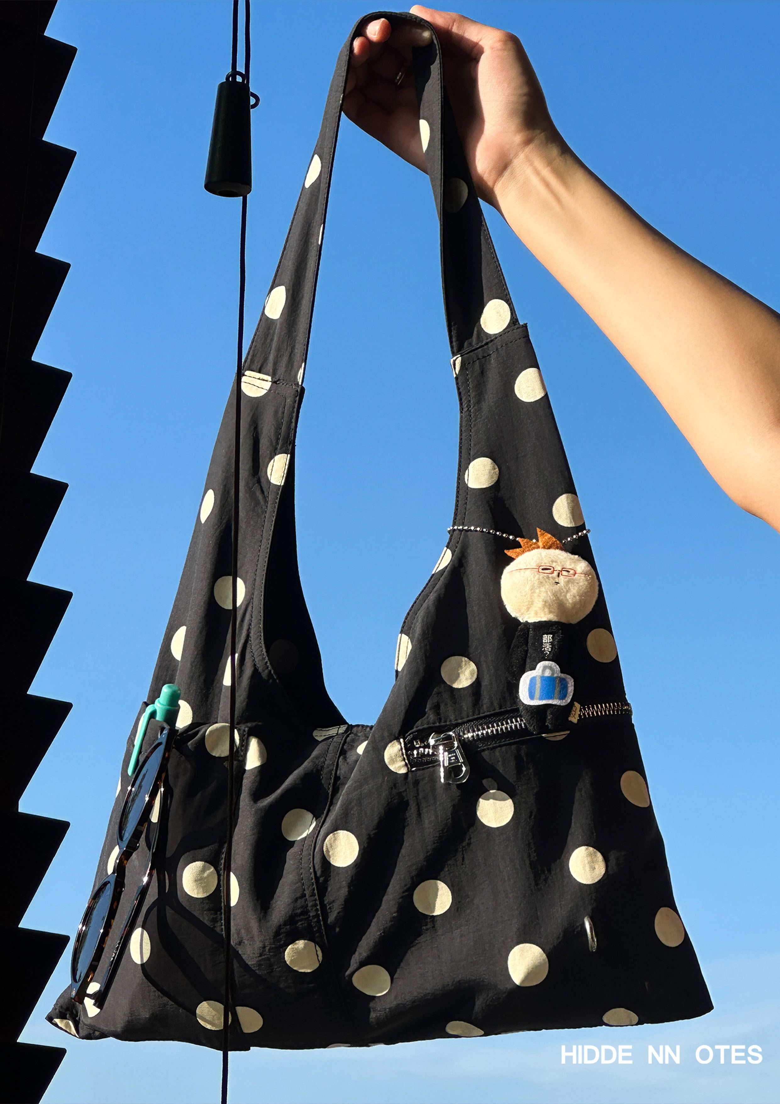 Polka dots shoulder bag - black
