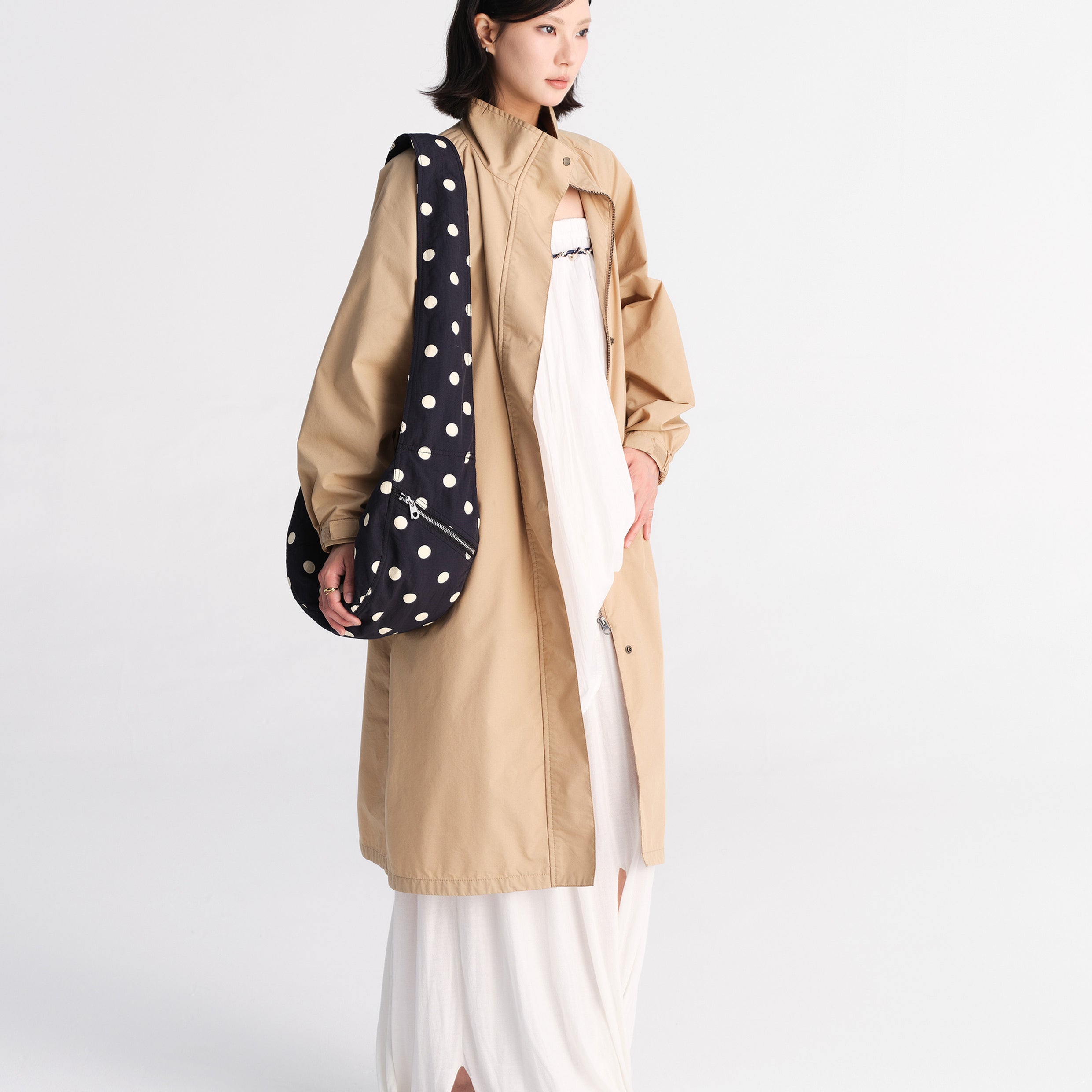 Polka dots medium dumpling bag - black