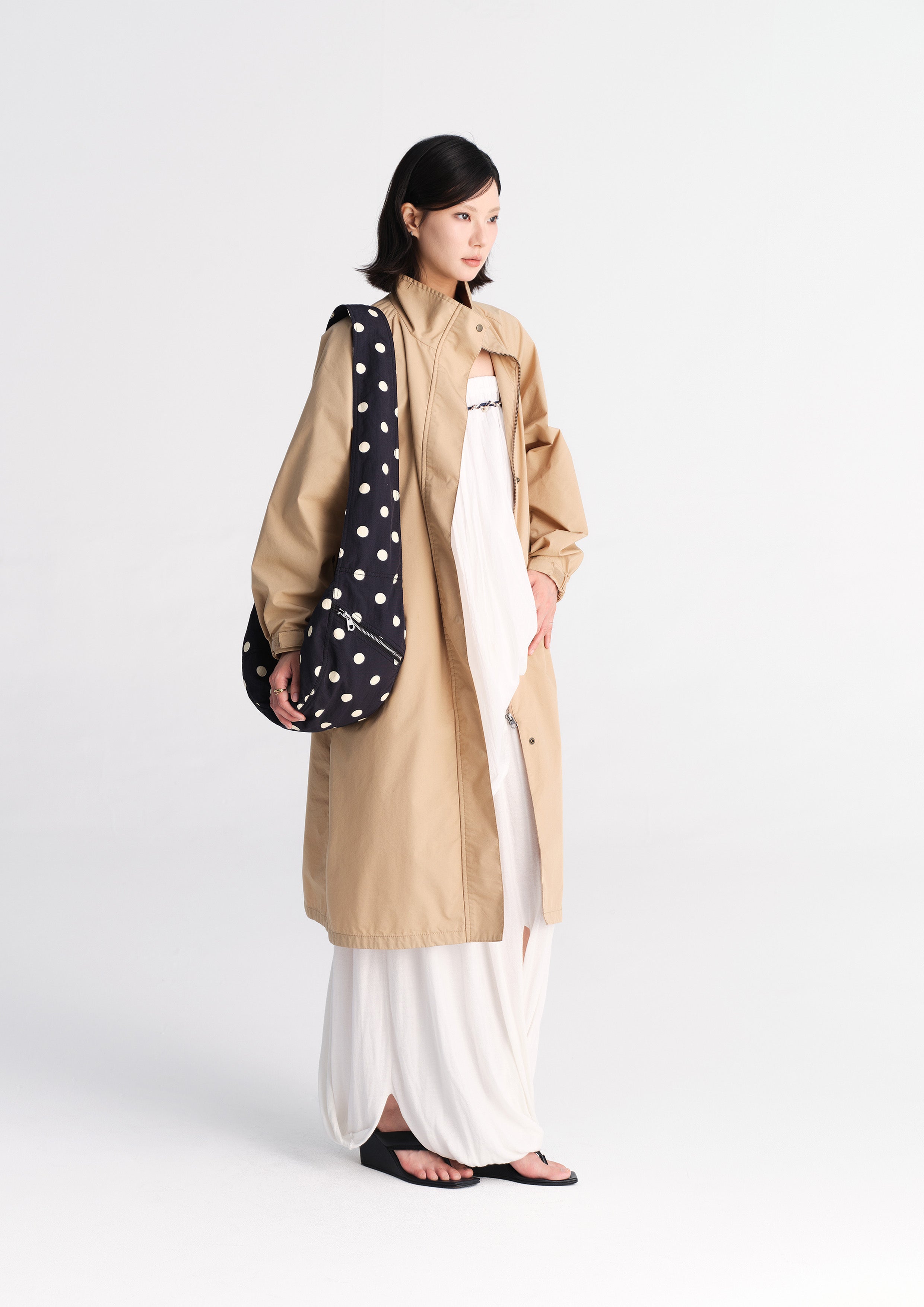 Polka dots medium dumpling bag - black