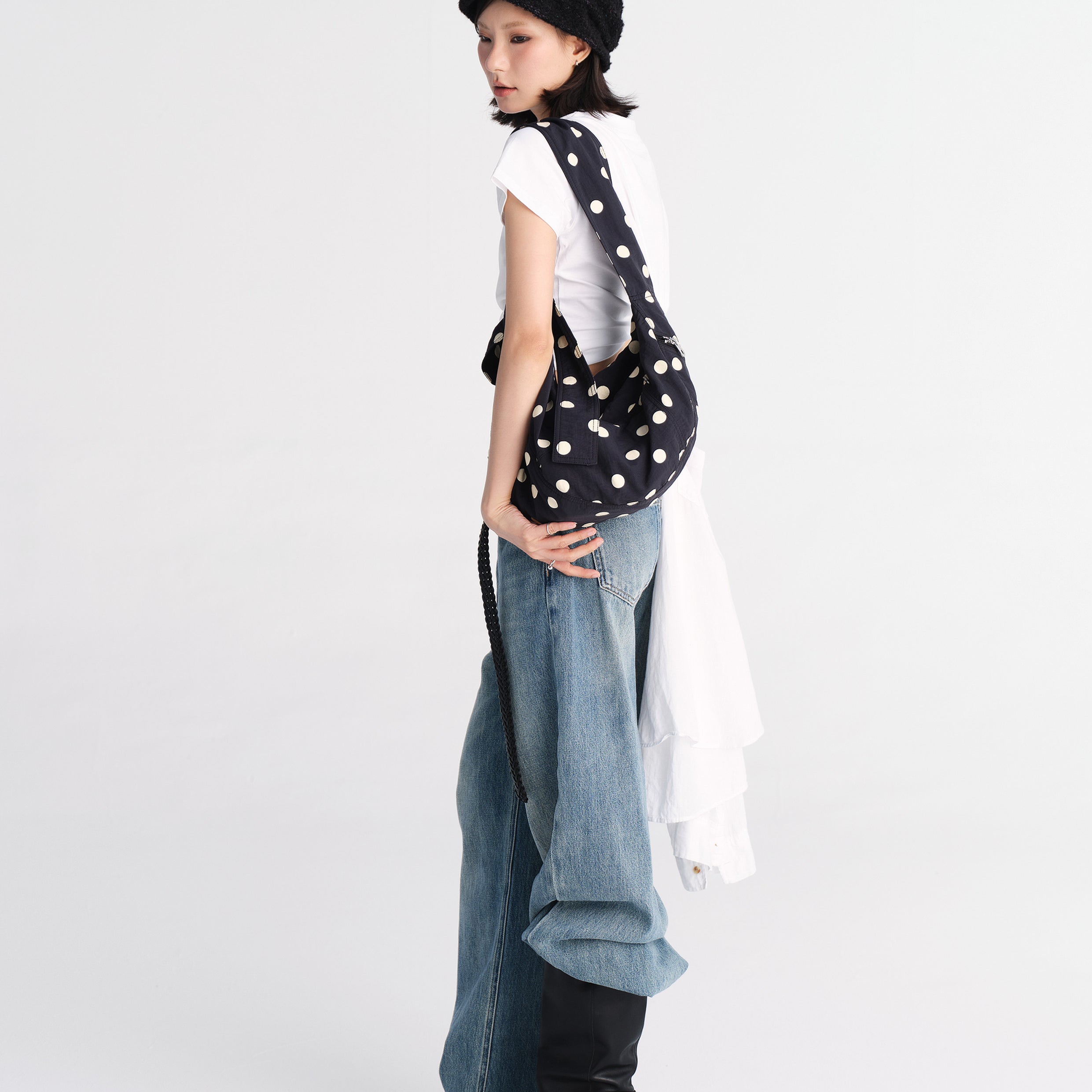Polka dots medium dumpling bag - black