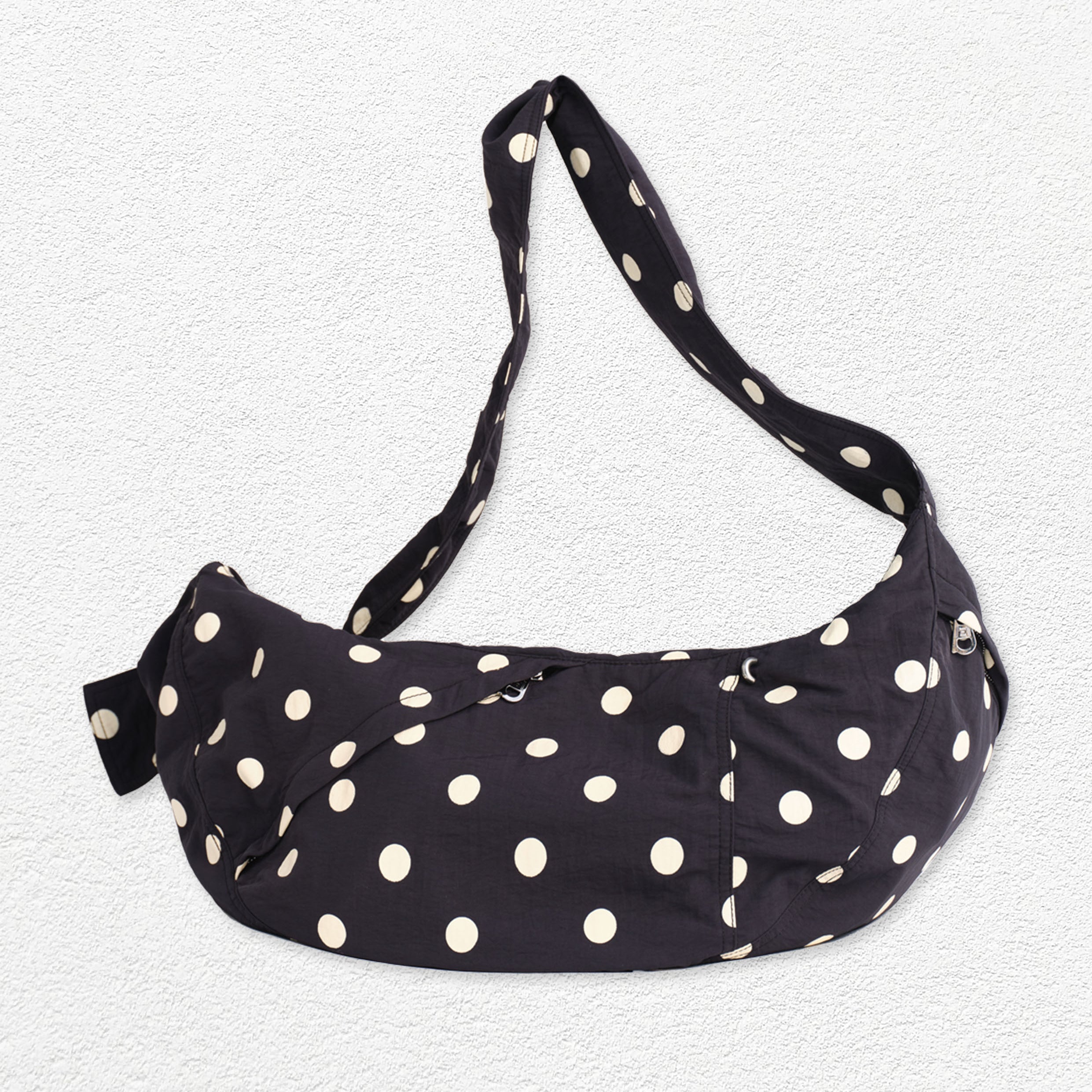 Polka dots large dumpling bag - black