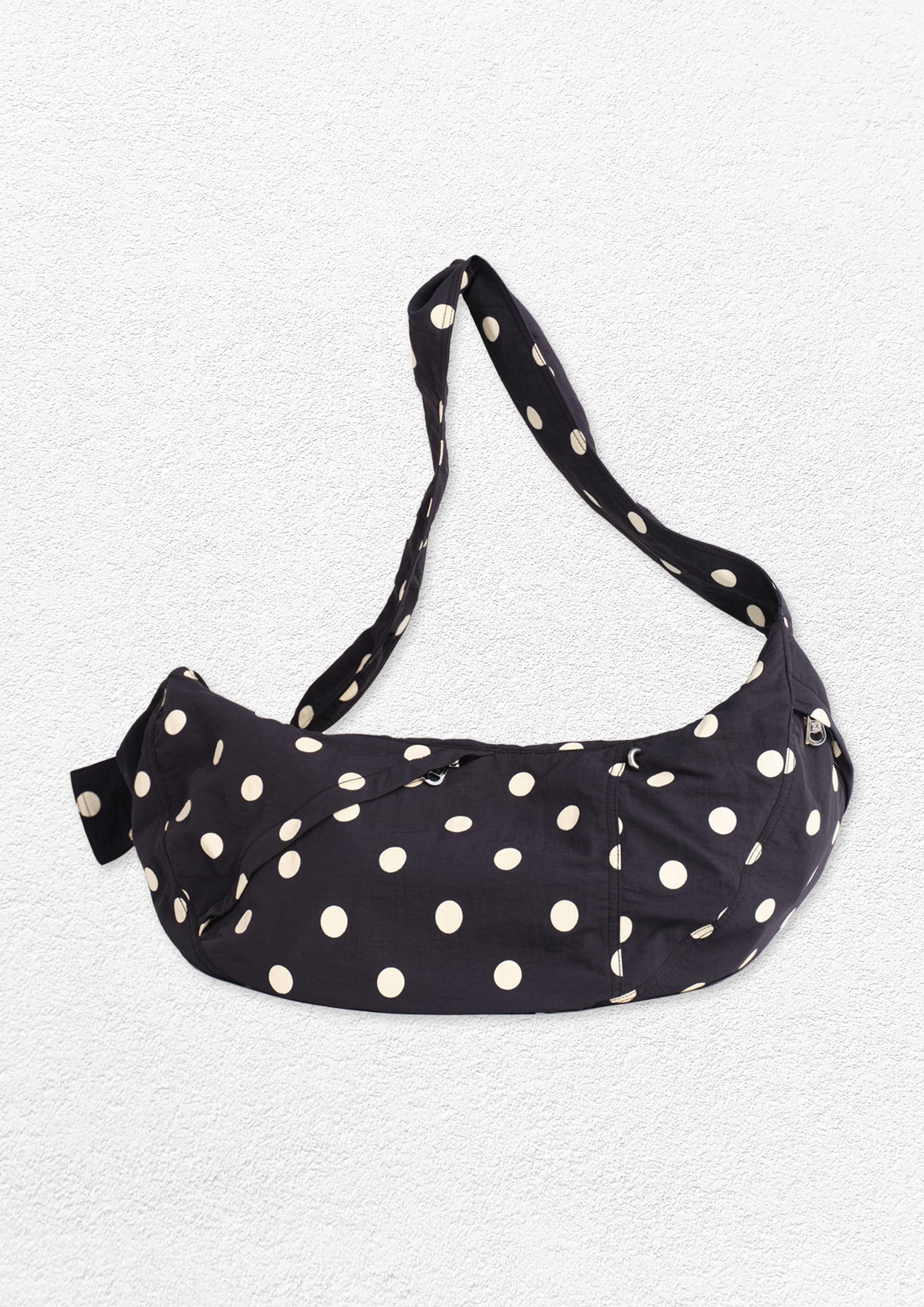 Polka dots large dumpling bag - black