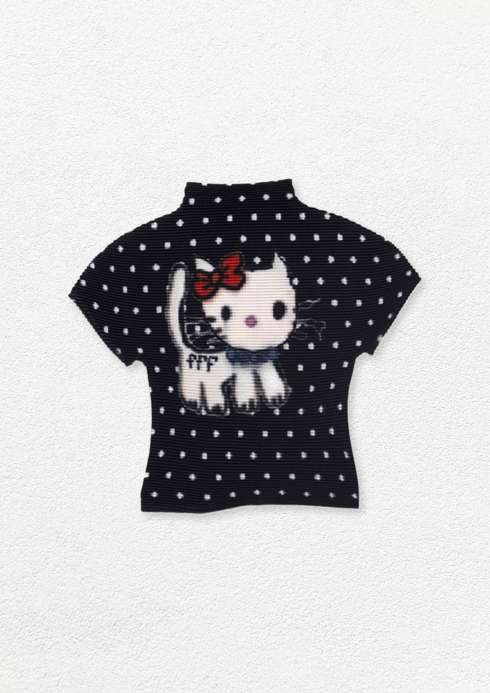 Kitty polka dots crinkle stretch crop tee - black