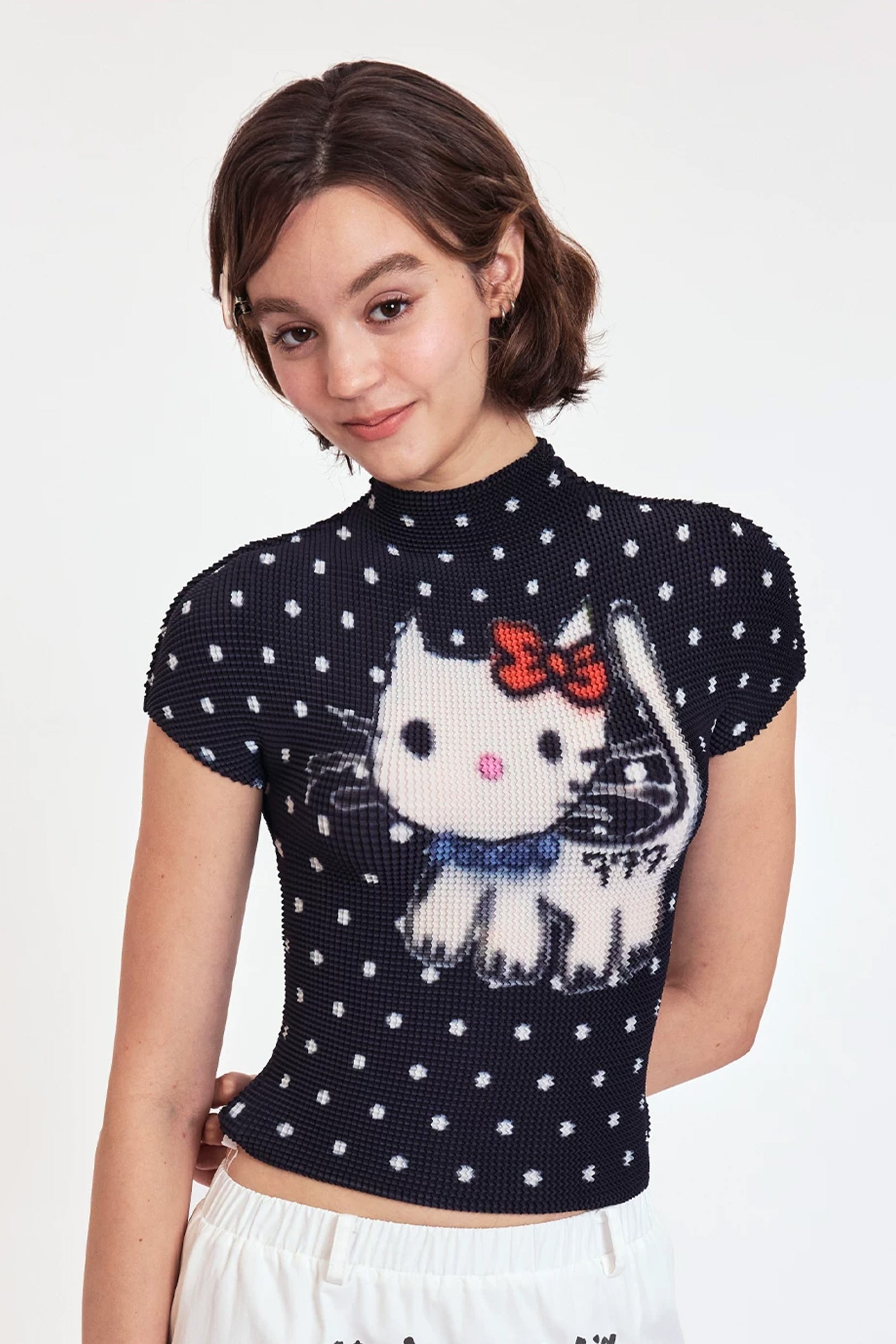 Kitty polka dots crinkle stretch crop tee - black
