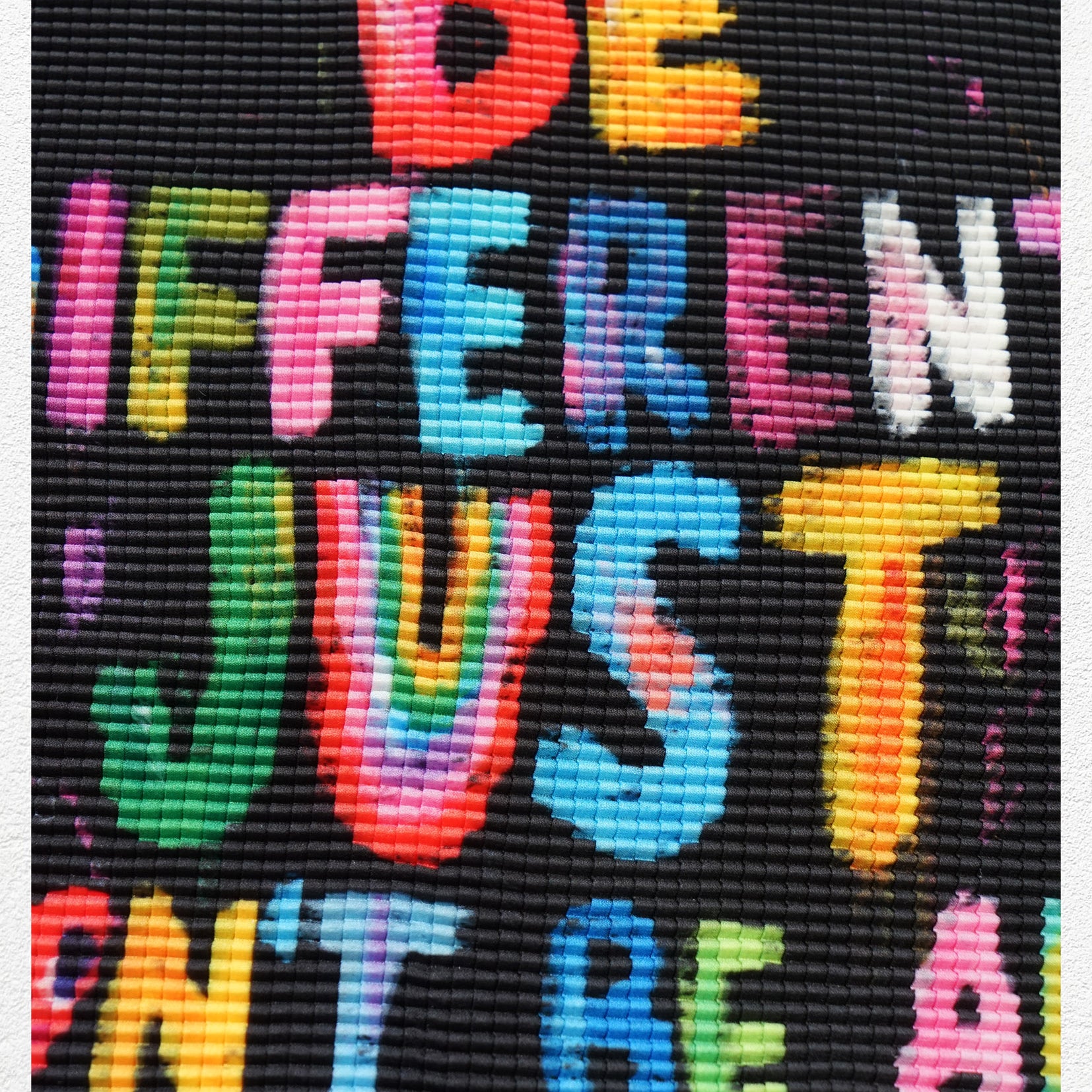 Typography crinkle stretch crop tee (crew neck) - black