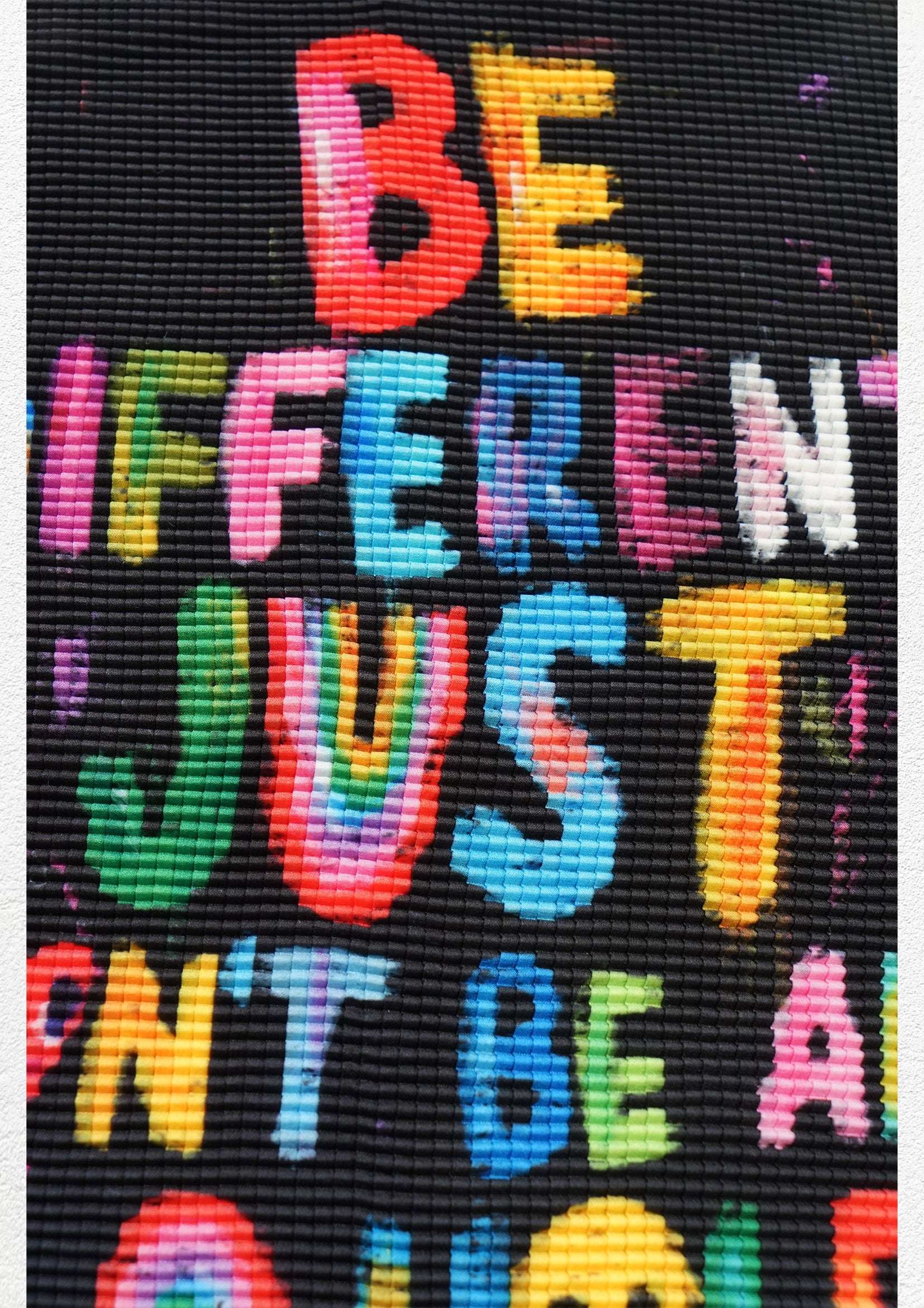 Typography crinkle stretch crop tee (crew neck) - black