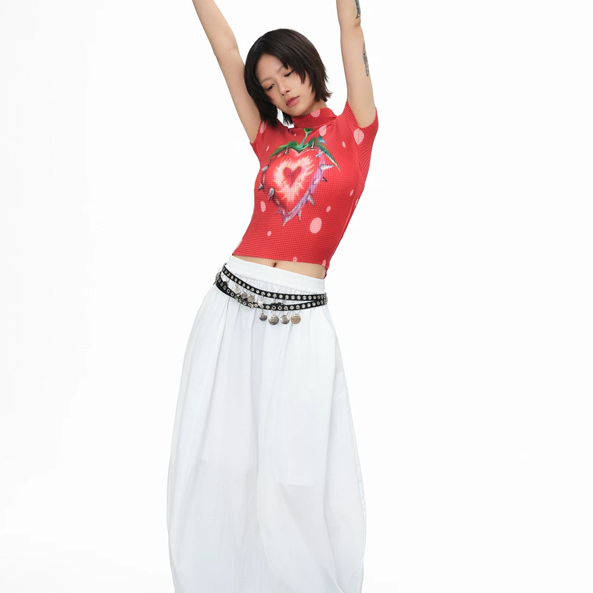Strawberry heart crinkle stretch crop tee - red