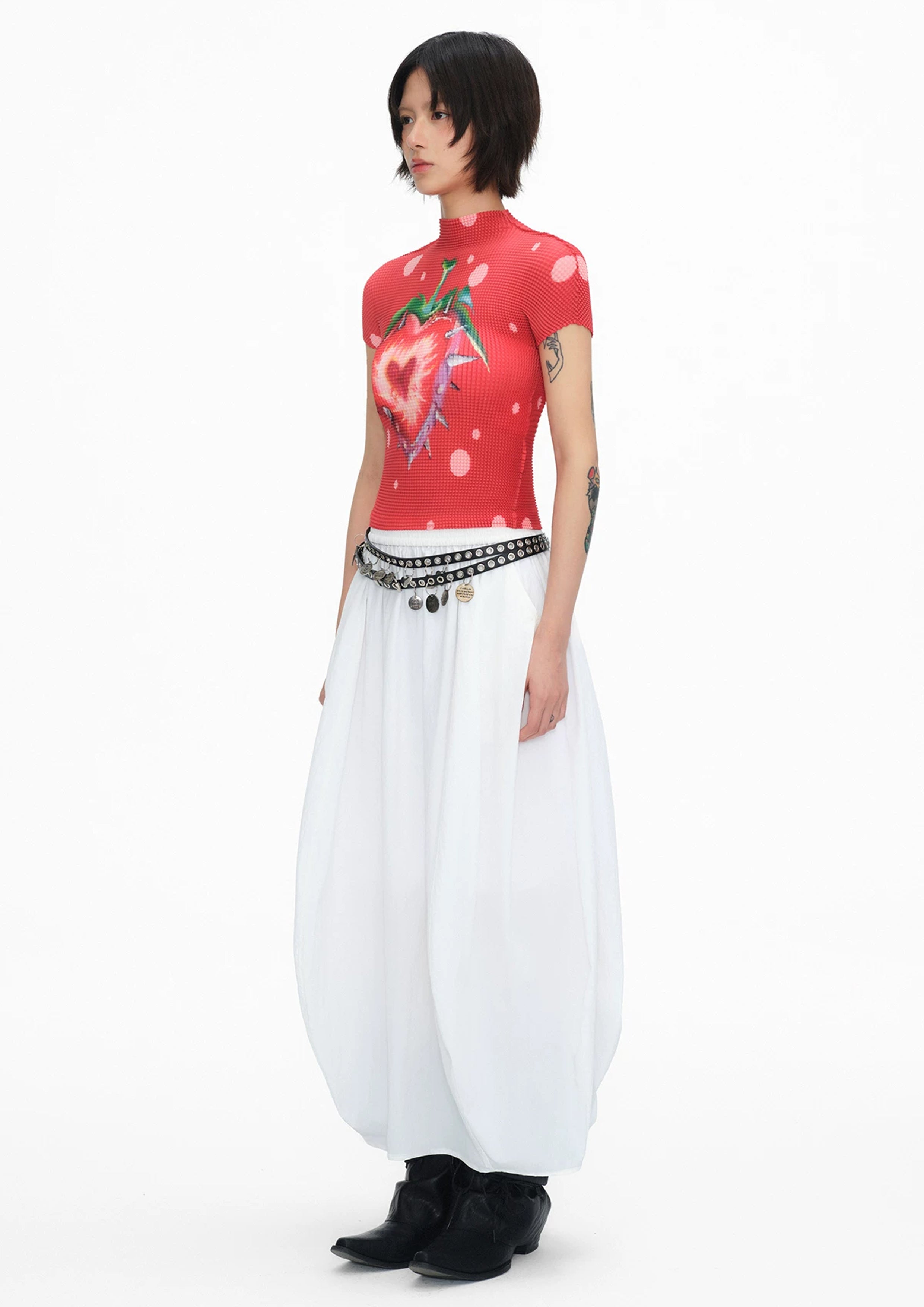Strawberry heart crinkle stretch crop tee - red