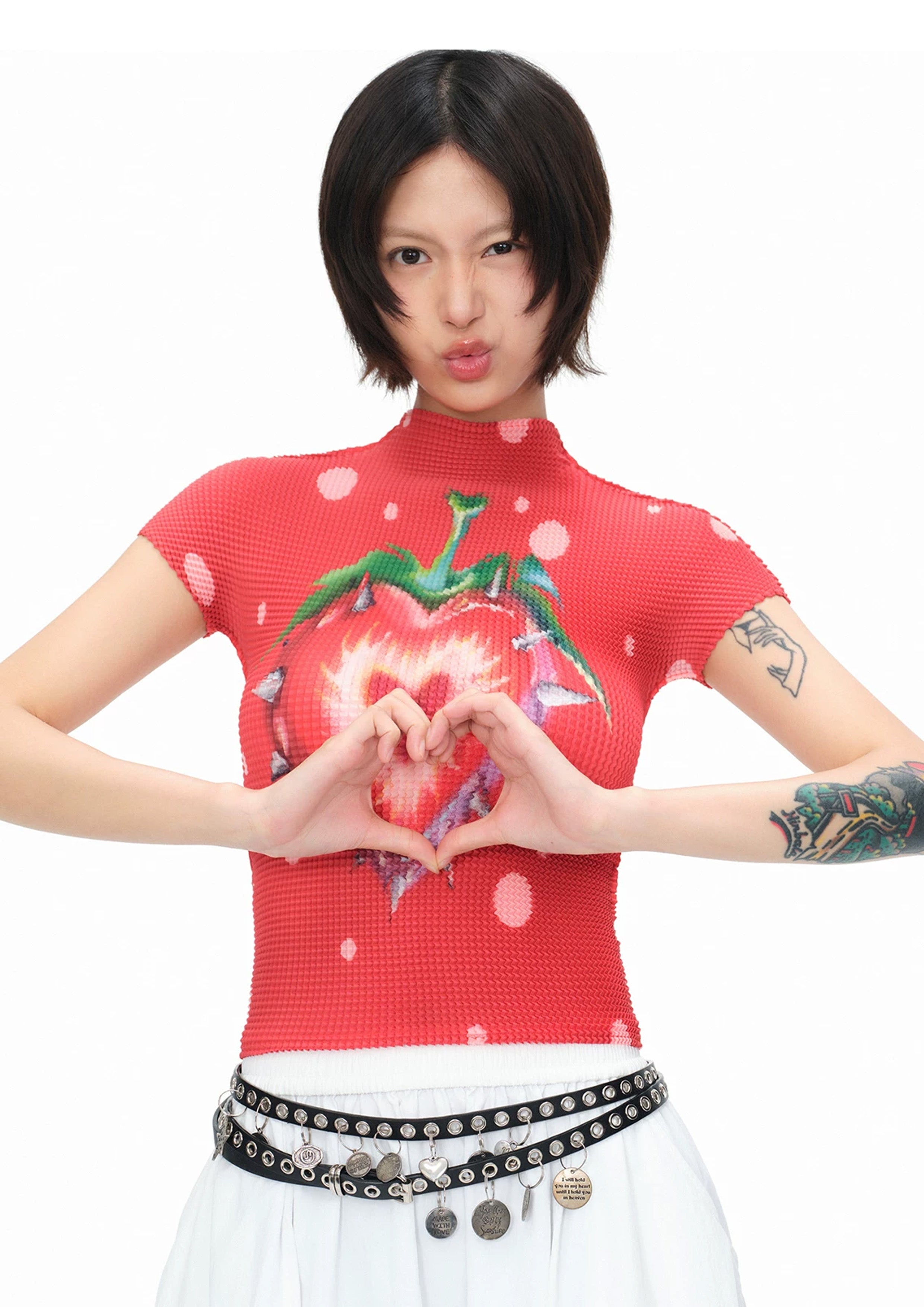 Strawberry heart crinkle stretch crop tee - red