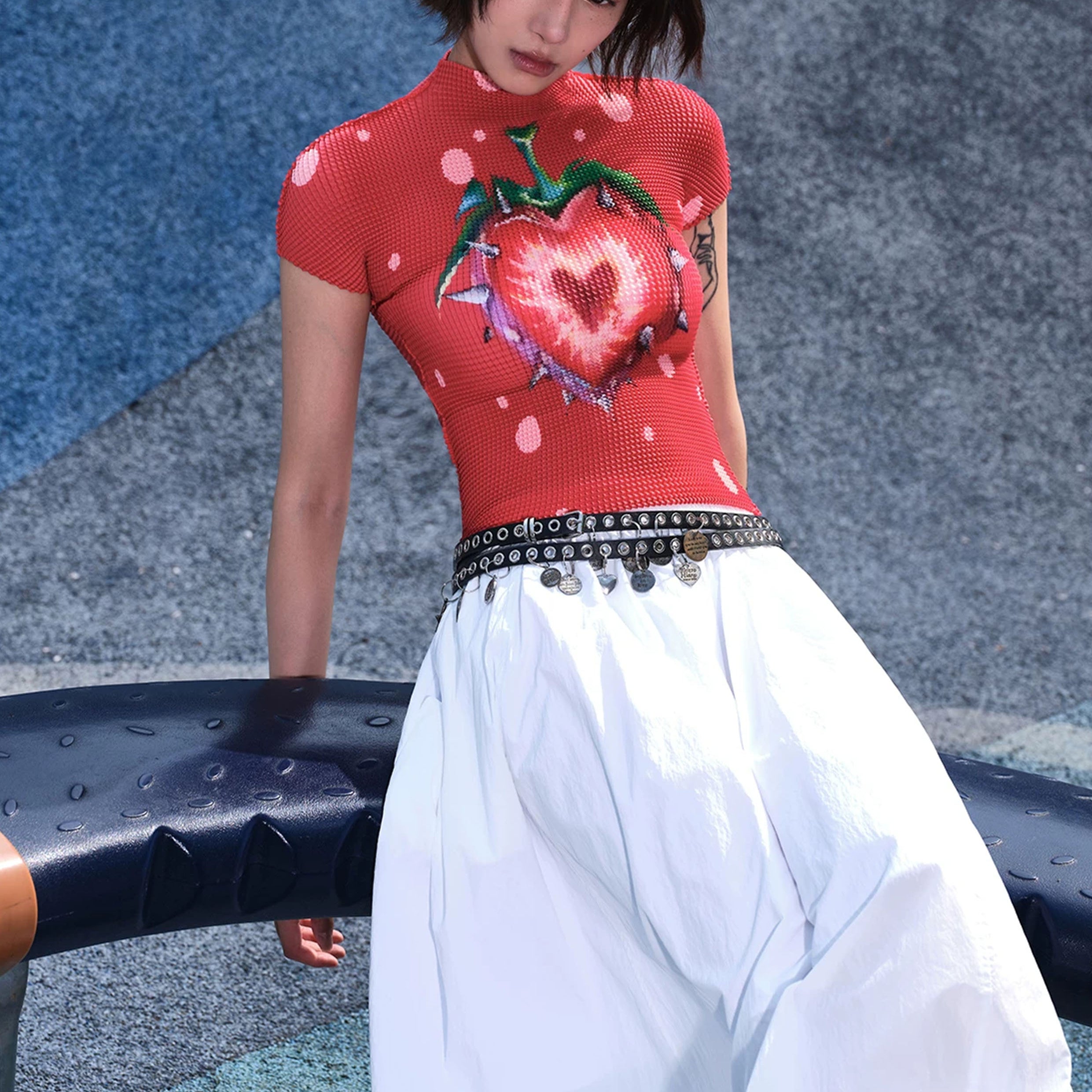 Strawberry heart crinkle stretch crop tee - red