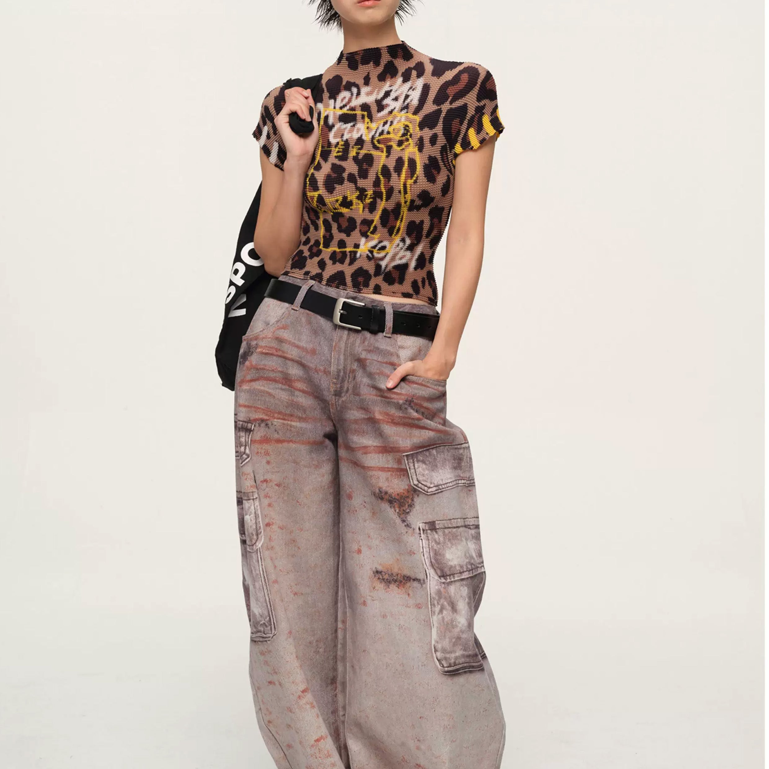 Graffiti crinkle stretch crop tee - leopard