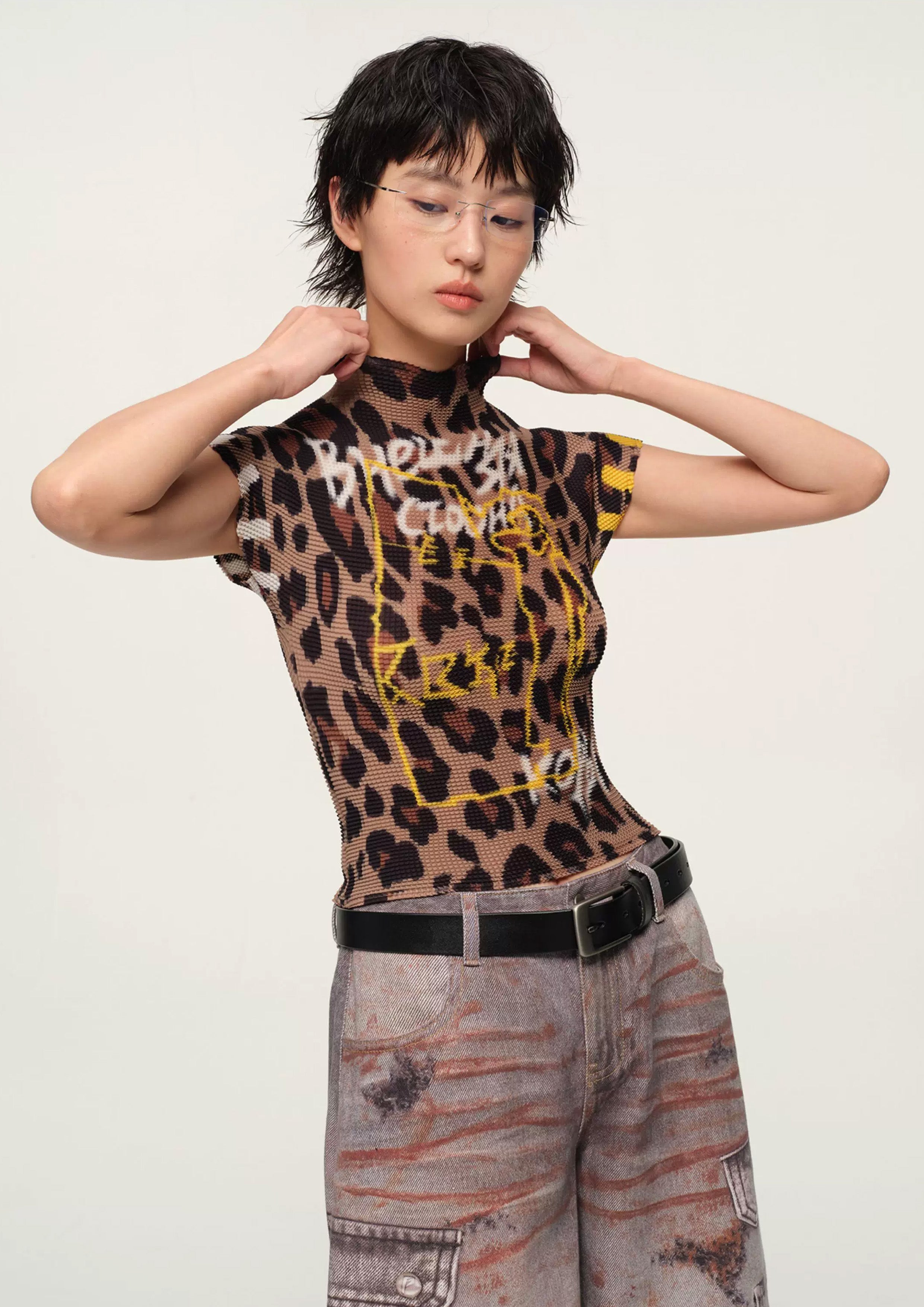 Graffiti crinkle stretch crop tee - leopard