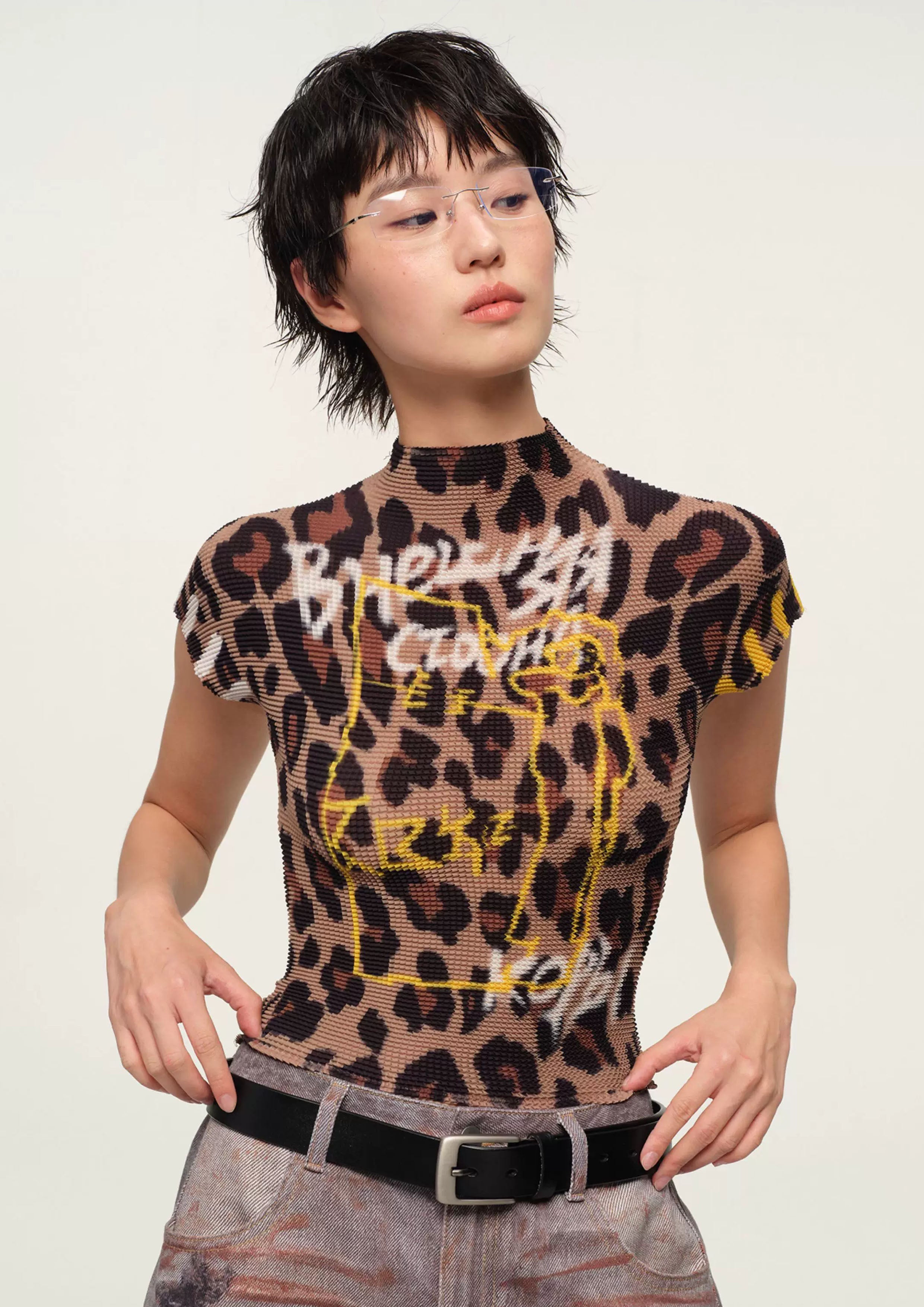 Graffiti crinkle stretch crop tee - leopard
