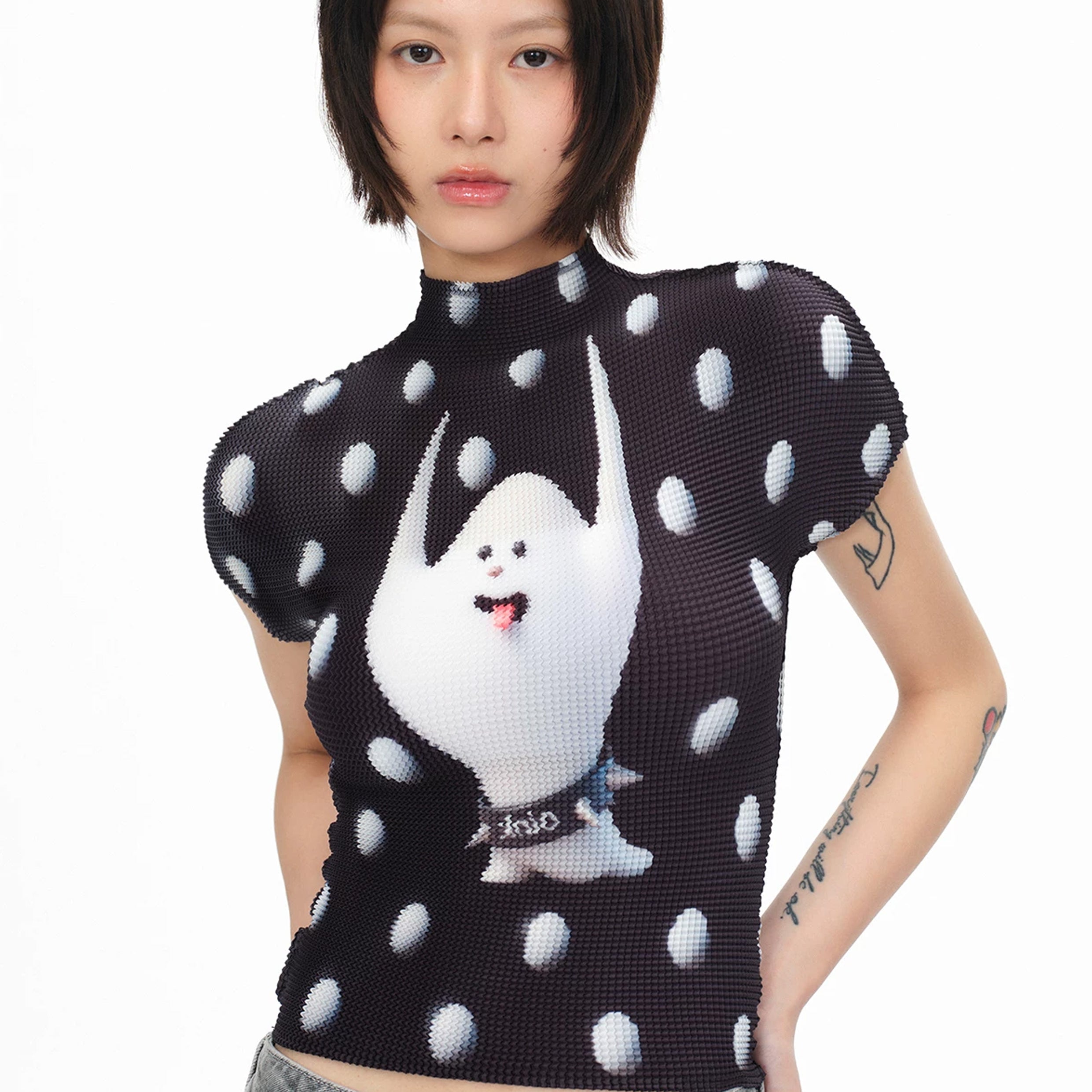 Ghost polka dots crinkle stretch crop tee - black