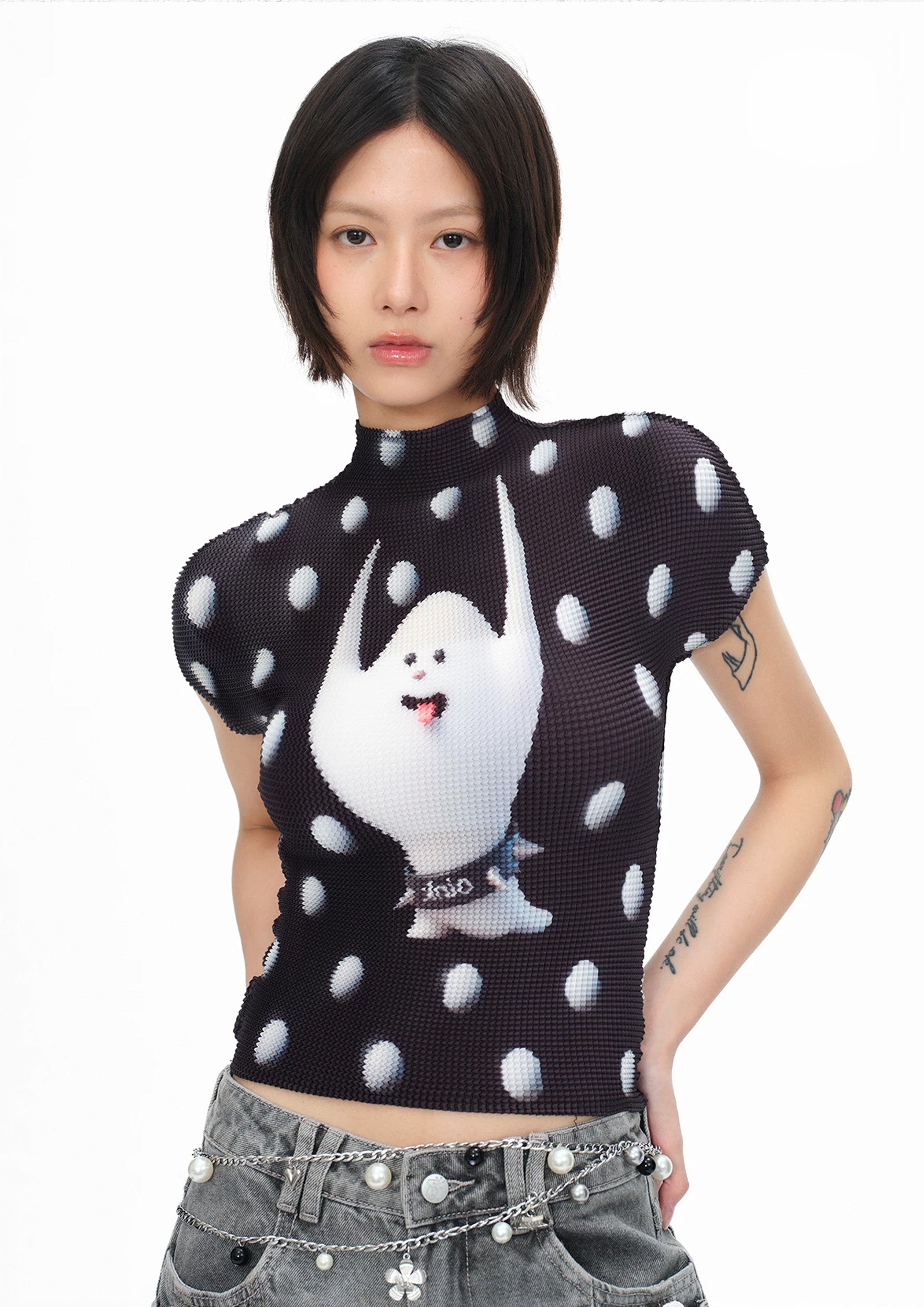 Ghost polka dots crinkle stretch crop tee - black