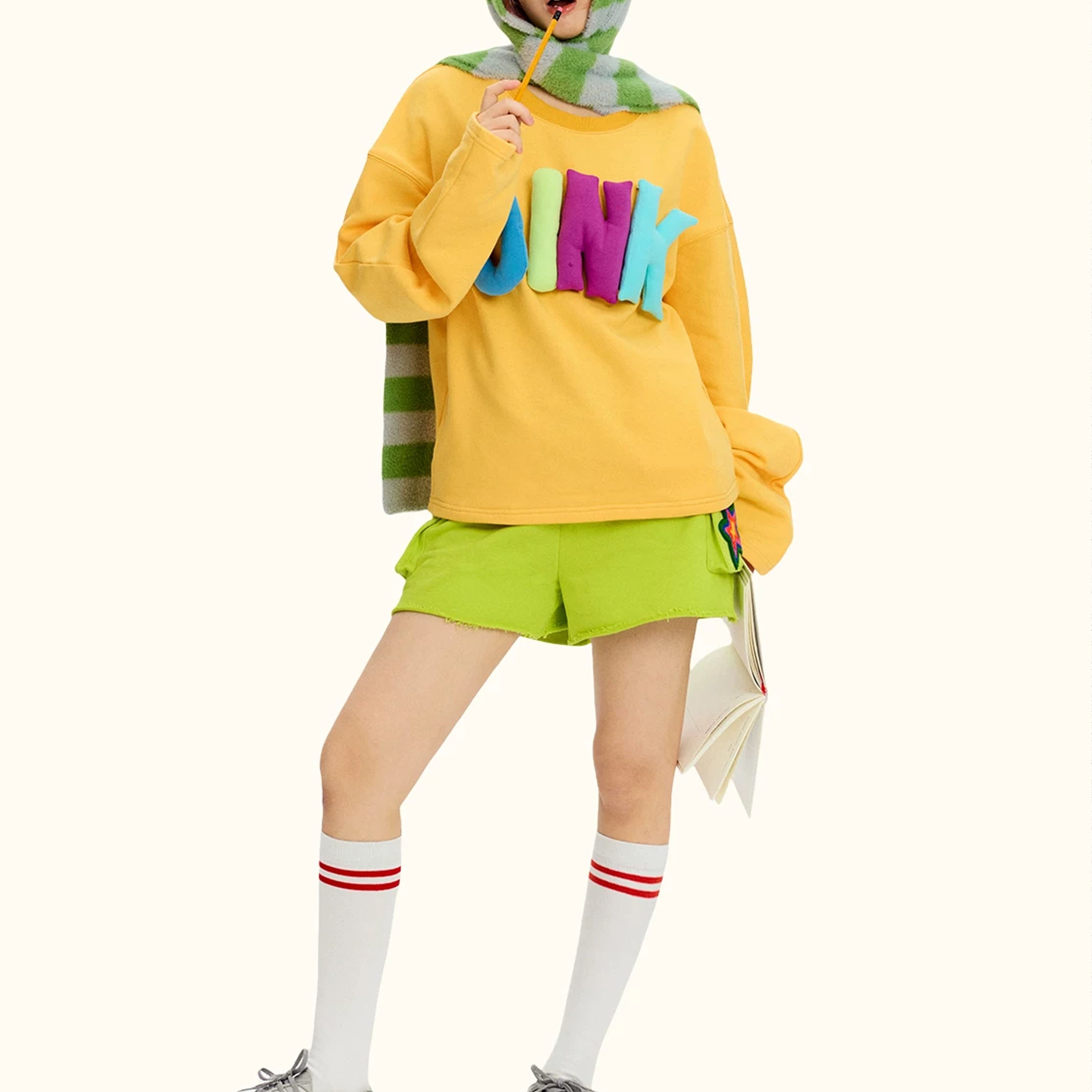 Fluffy hooded scarf - green striped