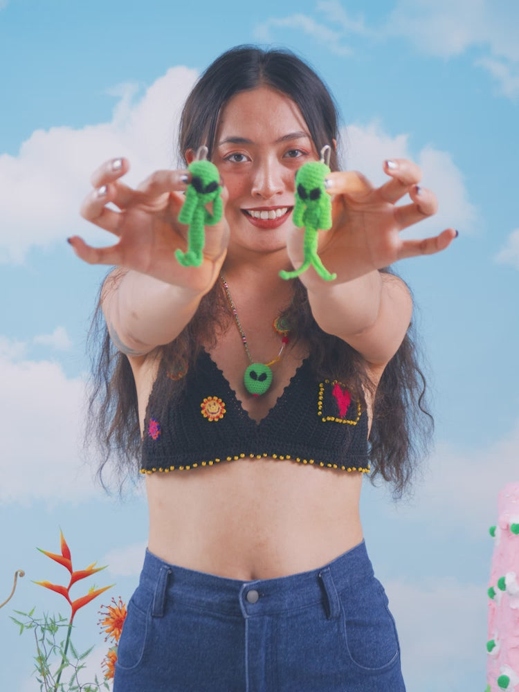 Alien crochet earrings - green – Future Fusion Online