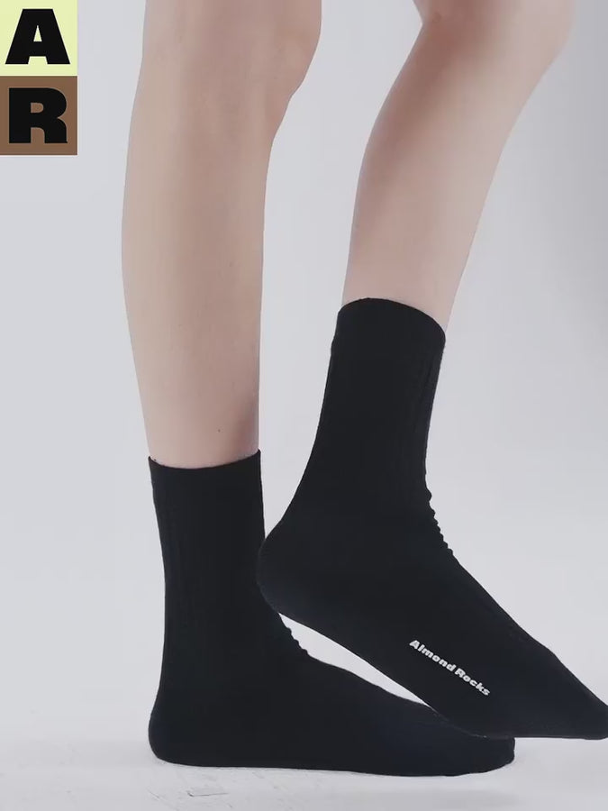 Irregular ribbed mid-calf socks