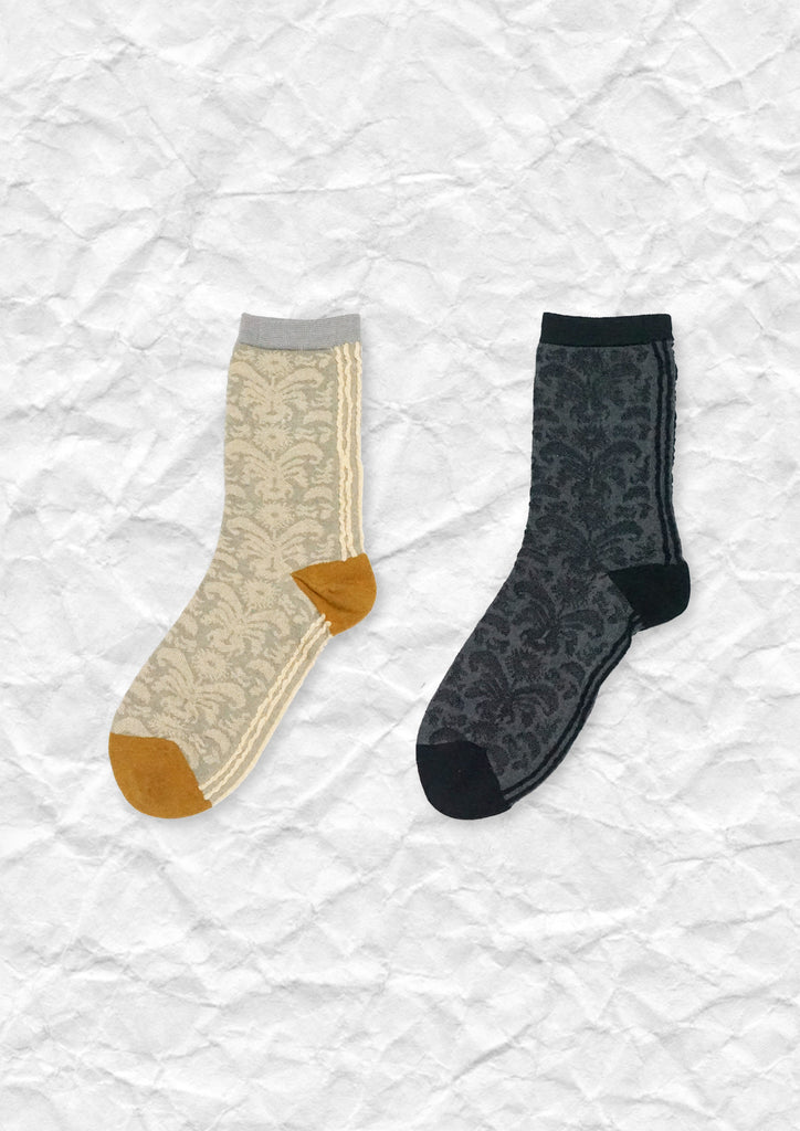 Tendril jacquard mid-calf sock in 2 colours