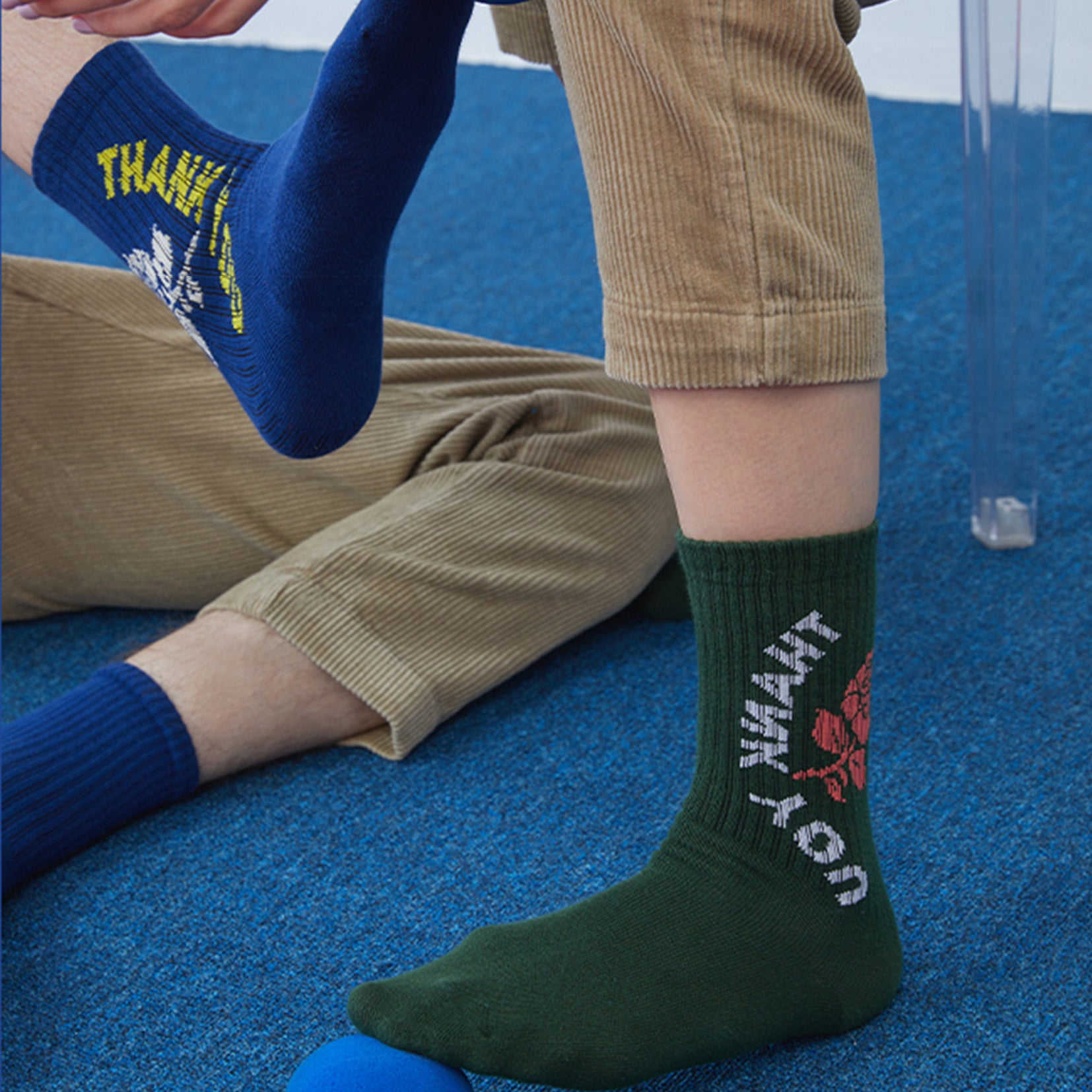 Market Collection "thank you" retro rose ribbed mid-calf sock in 2 colours