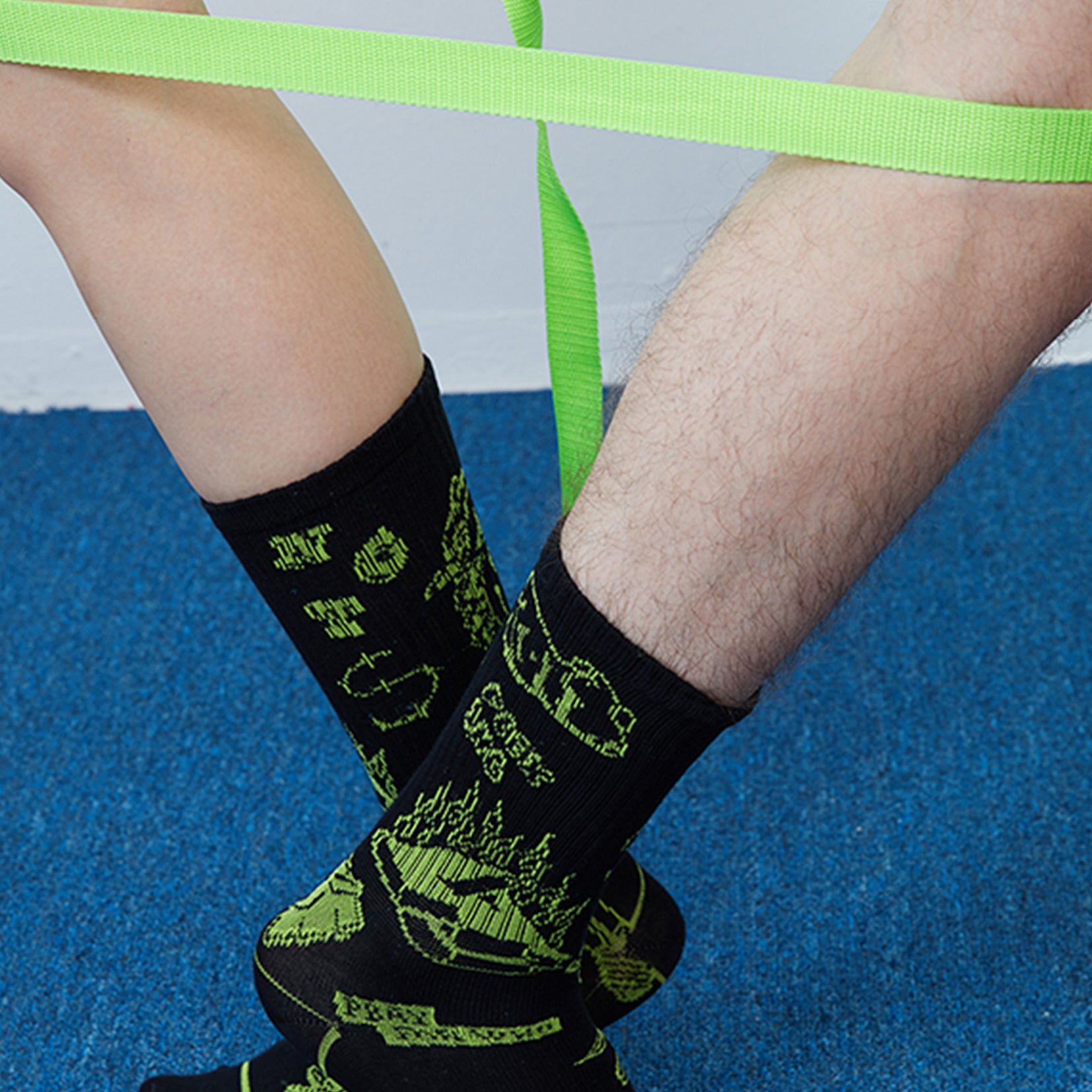 Neon tattoo mid-calf sock in black