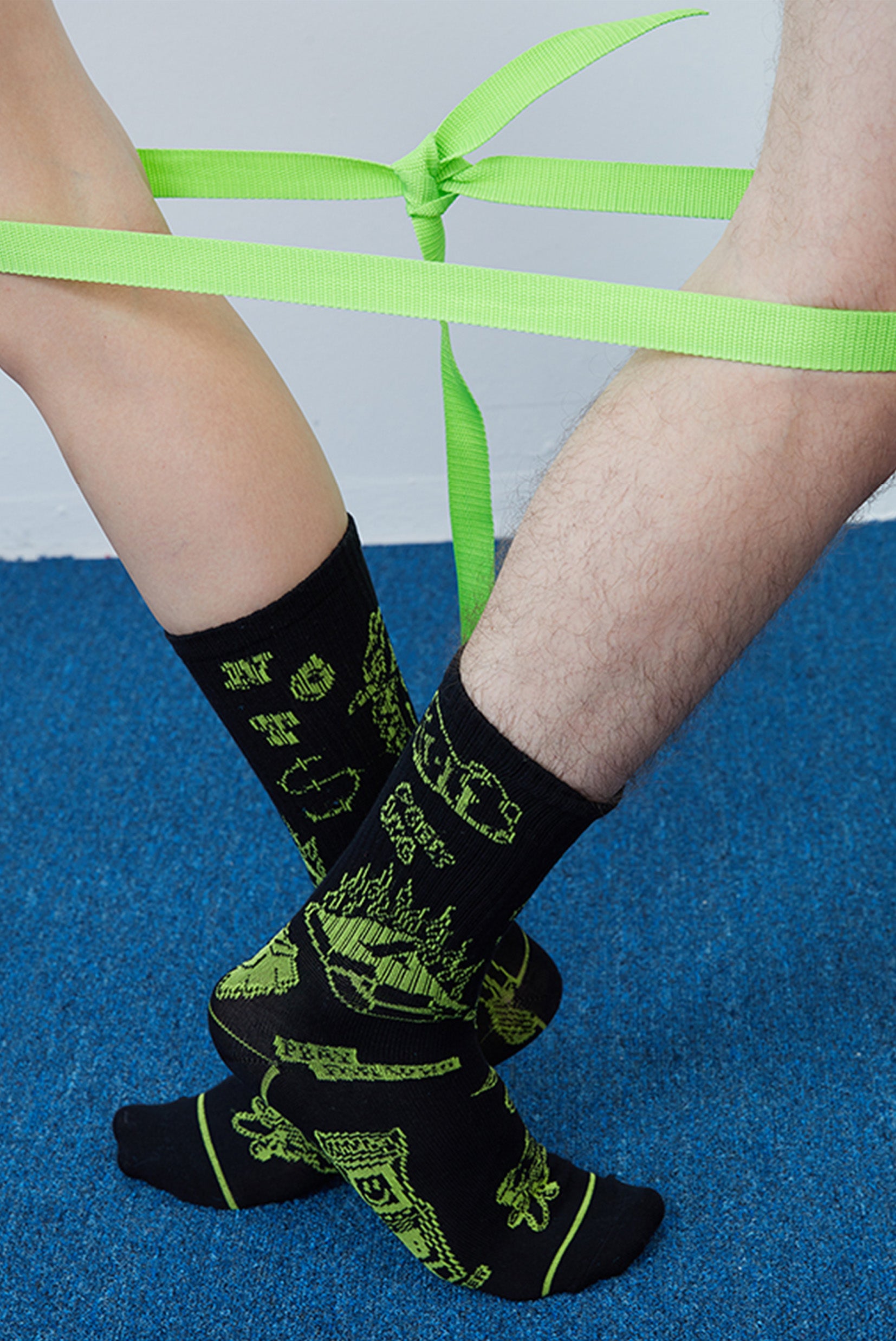 Neon tattoo mid-calf sock in black