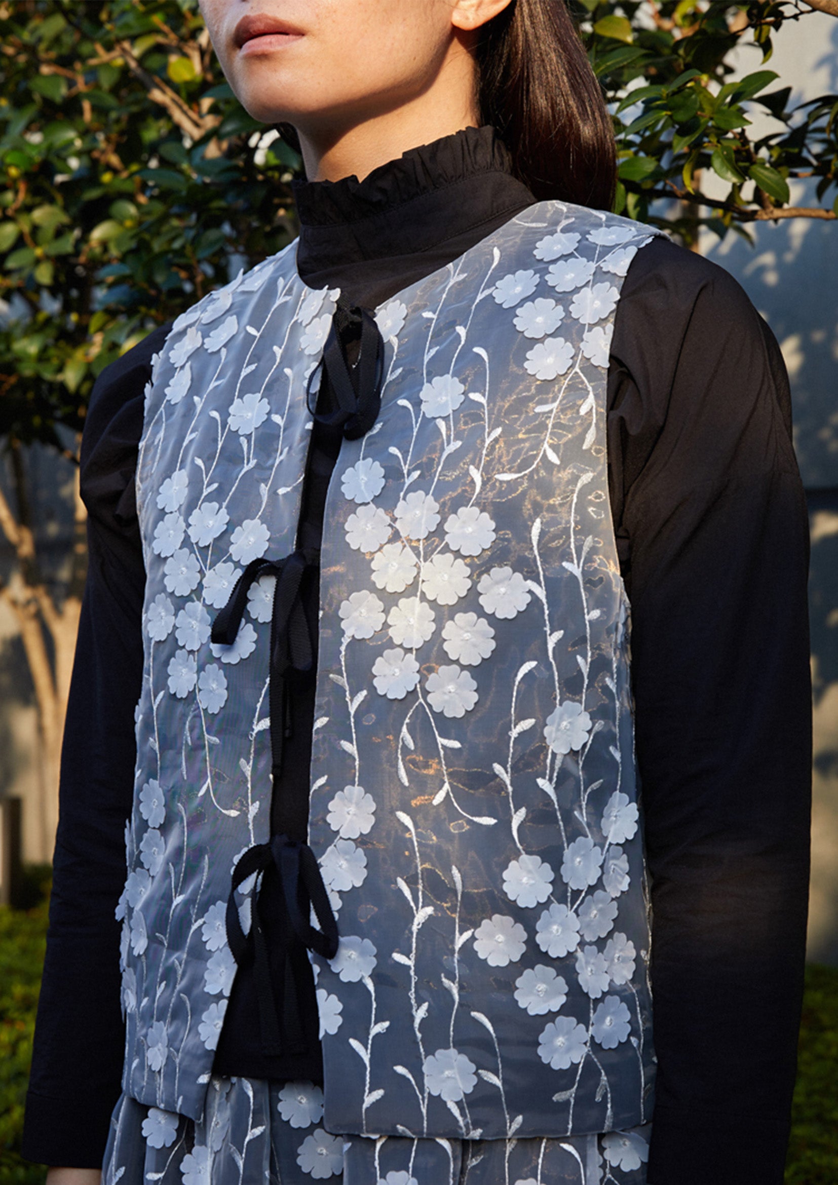Embroidery 3D flower lace up vest